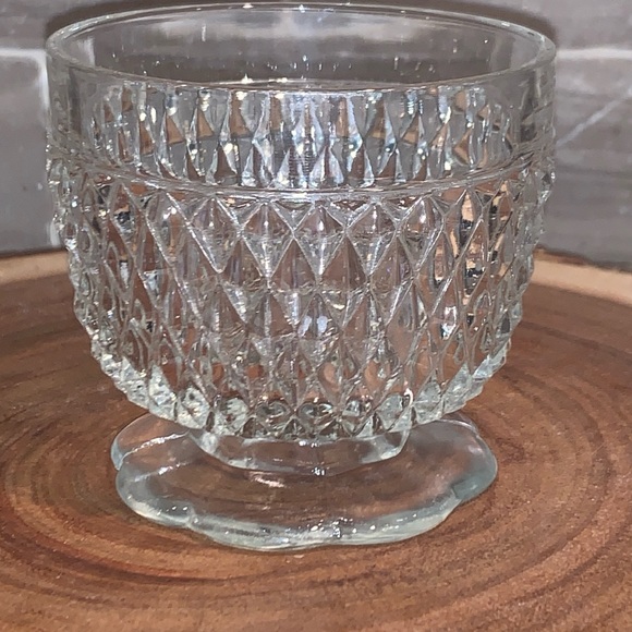 Indiana Glass Sugar Candy Bowl Diamond Cut Pattern with scalloped pedestal base - Picture 3 of 10